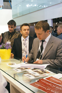 Посетители выставки.jpg Посетители выставки.jpg